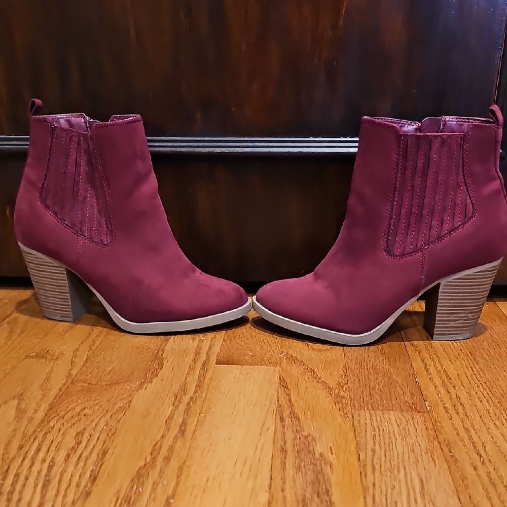 Sierra Women's Burgundy Ankle Boots